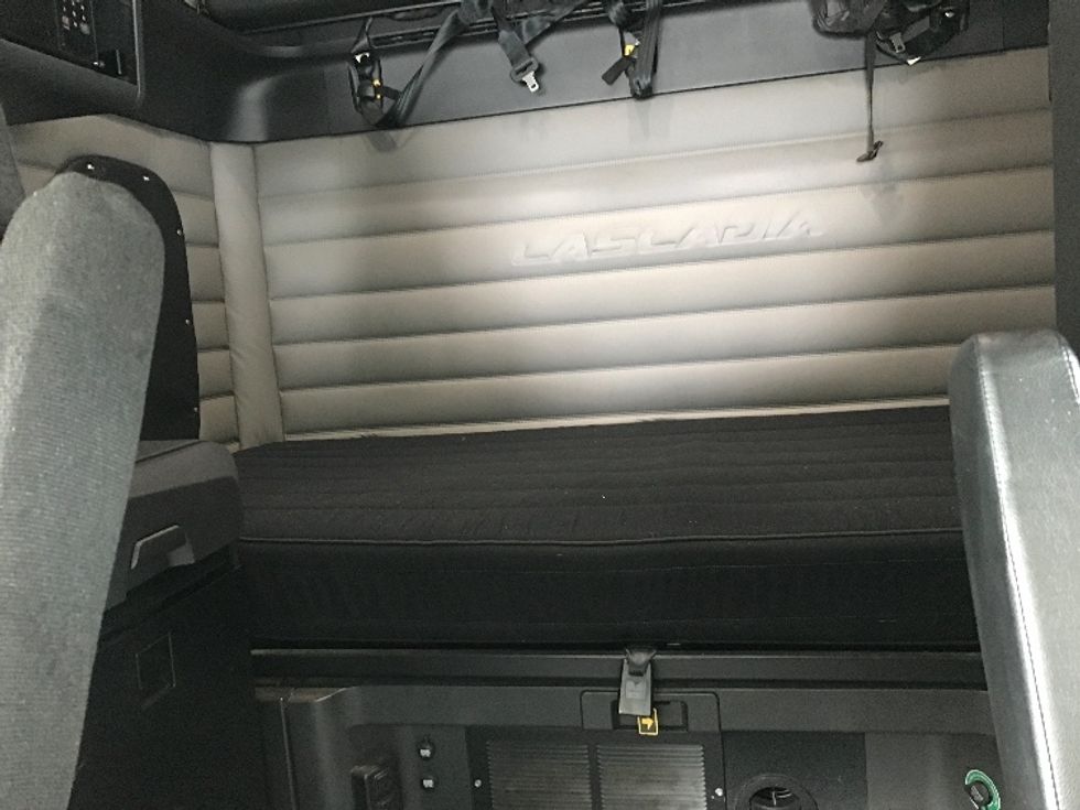 Sleeper Tractor-Heavy Duty Tractors-Freightliner-2020-T12664ST-Prince George-VA-308,861\n\t\tmiles-$ 69,500 - Image 16