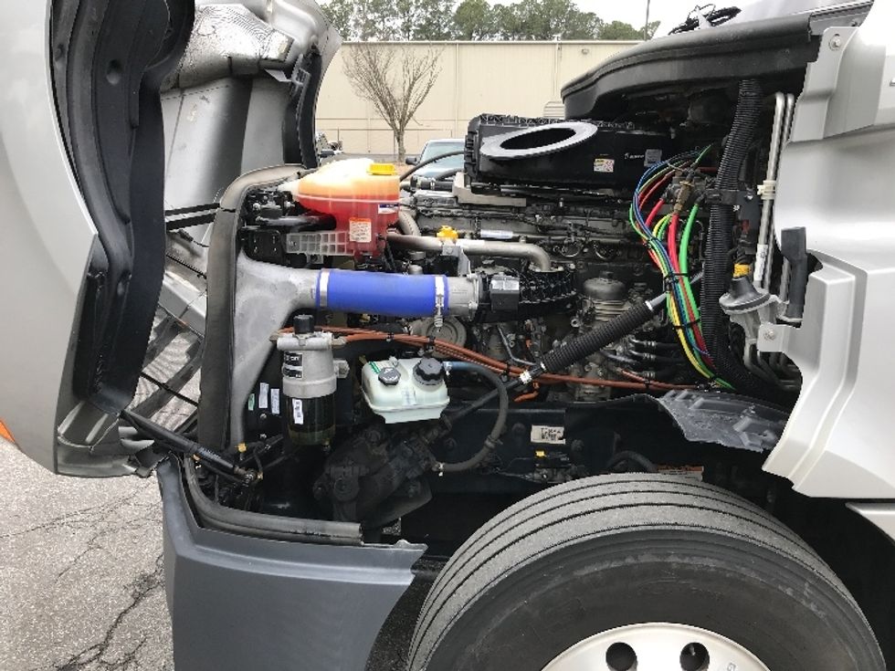 Sleeper Tractor-Heavy Duty Tractors-Freightliner-2020-T12664ST-Prince George-VA-308,861\n\t\tmiles-$ 69,500 - Image 21