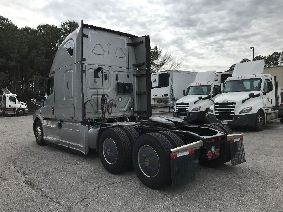 Sleeper Tractor-Heavy Duty Tractors-Freightliner-2020-T12664ST-Prince George-VA-308,861\n\t\tmiles-$ 69,500 - Image 5