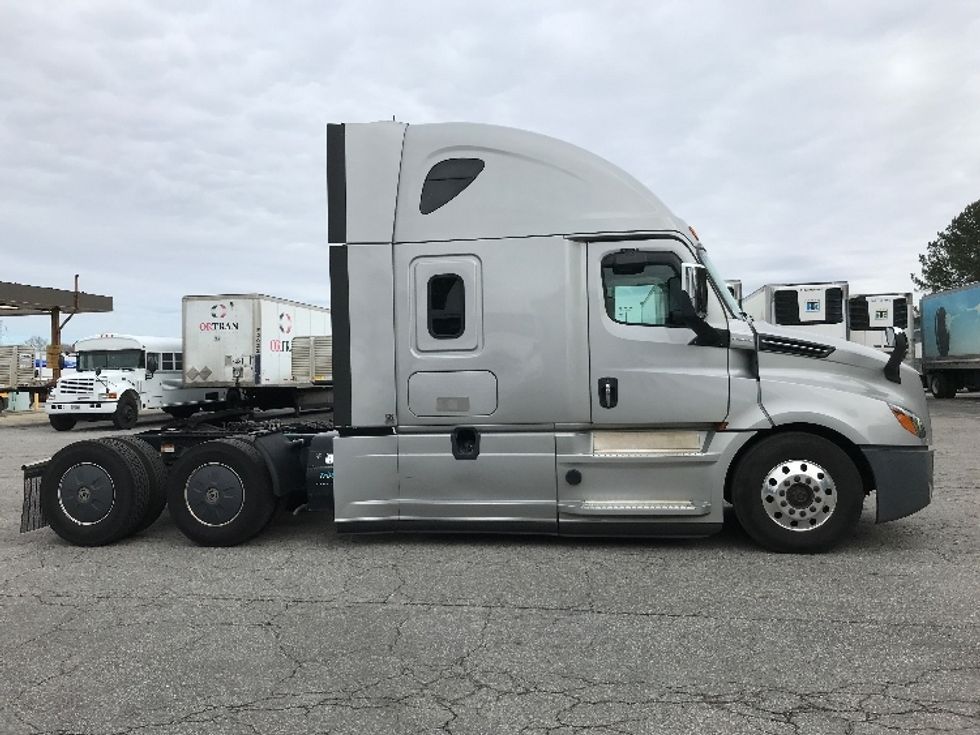 Sleeper Tractor-Heavy Duty Tractors-Freightliner-2020-T12664ST-Prince George-VA-308,861\n\t\tmiles-$ 69,500 - Image 8