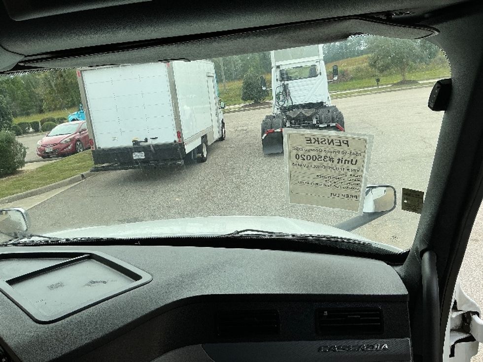 Sleeper Tractor-Heavy Duty Tractors-Freightliner-2020-T12664ST-Prince George-VA-414,421\n\t\tmiles-$ 69,750 - Image 13