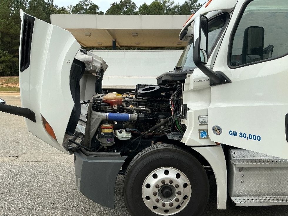 Sleeper Tractor-Heavy Duty Tractors-Freightliner-2020-T12664ST-Prince George-VA-414,421\n\t\tmiles-$ 69,750 - Image 20