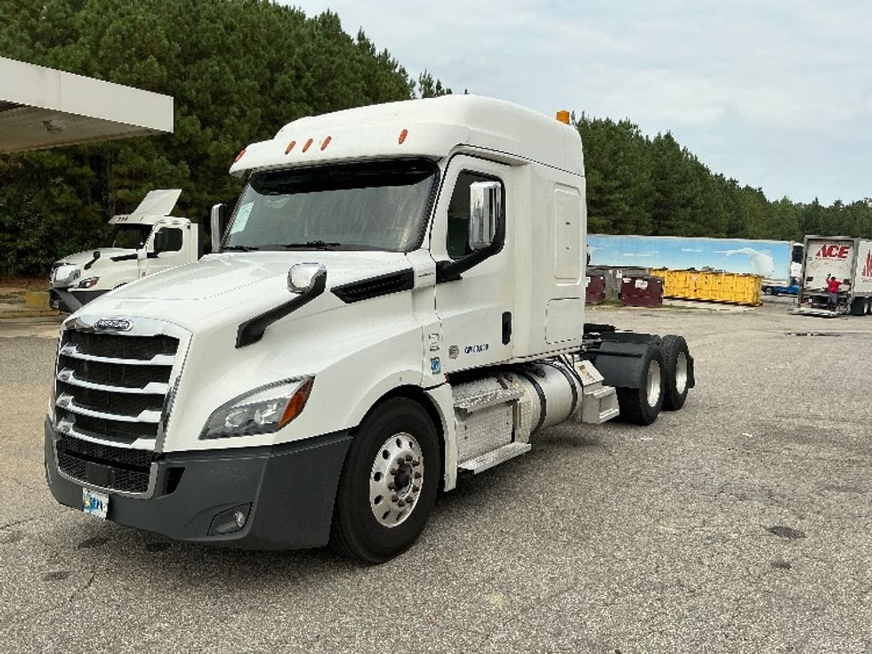 Sleeper Tractor-Heavy Duty Tractors-Freightliner-2020-T12664ST-Prince George-VA-414,421\n\t\tmiles-$ 69,750 - Image 3