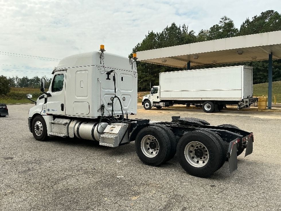 Sleeper Tractor-Heavy Duty Tractors-Freightliner-2020-T12664ST-Prince George-VA-414,421\n\t\tmiles-$ 69,750 - Image 5