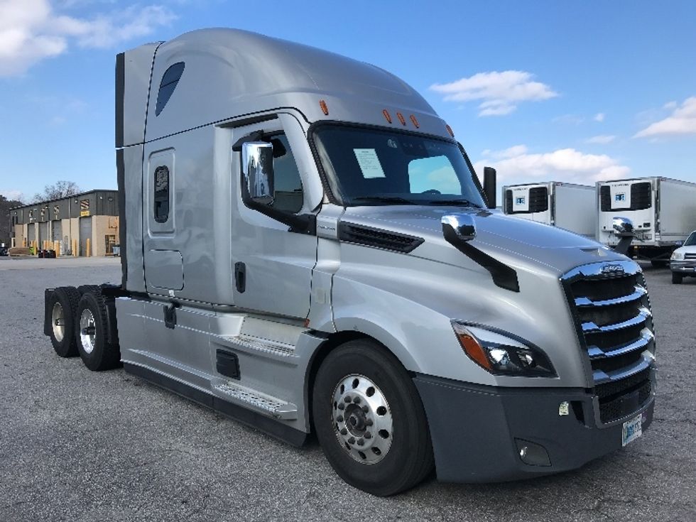Sleeper Tractor-Heavy Duty Tractors-Freightliner-2020-T12664ST-Prince George-VA-415,918\n\t\tmiles-$ 63,750 - Image 1