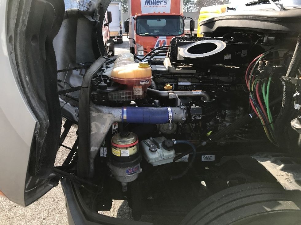 Sleeper Tractor-Heavy Duty Tractors-Freightliner-2020-T12664ST-Prince George-VA-415,918\n\t\tmiles-$ 63,750 - Image 21