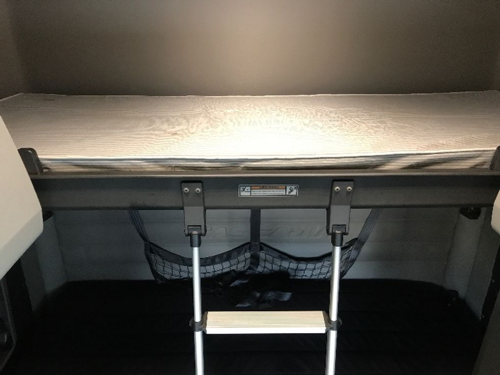 Sleeper Tractor-Heavy Duty Tractors-Freightliner-2020-T12664ST-Prince George-VA-415,918\n\t\tmiles-$ 63,750 - Image 23