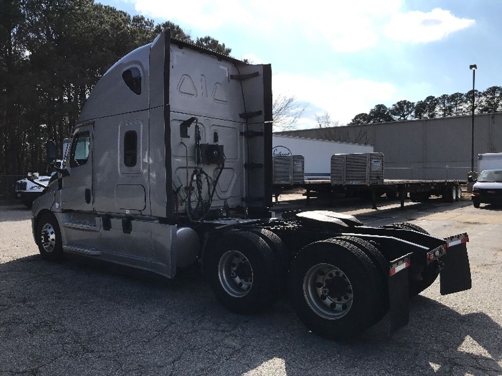 Sleeper Tractor-Heavy Duty Tractors-Freightliner-2020-T12664ST-Prince George-VA-415,918\n\t\tmiles-$ 63,750 - Image 5