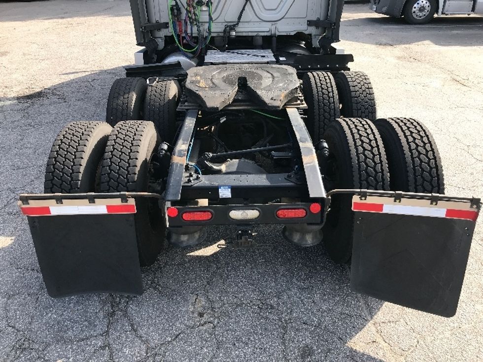 Sleeper Tractor-Heavy Duty Tractors-Freightliner-2020-T12664ST-Prince George-VA-415,918\n\t\tmiles-$ 63,750 - Image 6