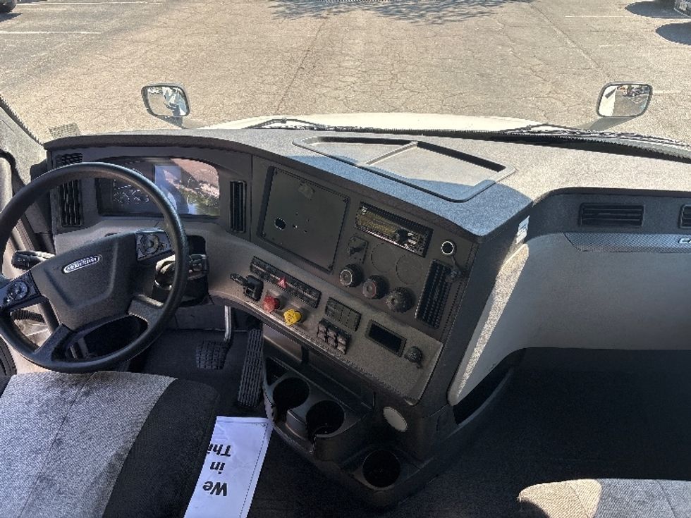 Sleeper Tractor-Heavy Duty Tractors-Freightliner-2020-T12664ST-Prince George-VA-424,035\n\t\tmiles-$ 68,750 - Image 12