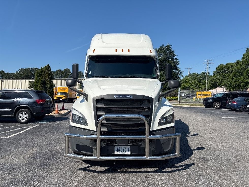 Sleeper Tractor-Heavy Duty Tractors-Freightliner-2020-T12664ST-Prince George-VA-424,035\n\t\tmiles-$ 68,750 - Image 2