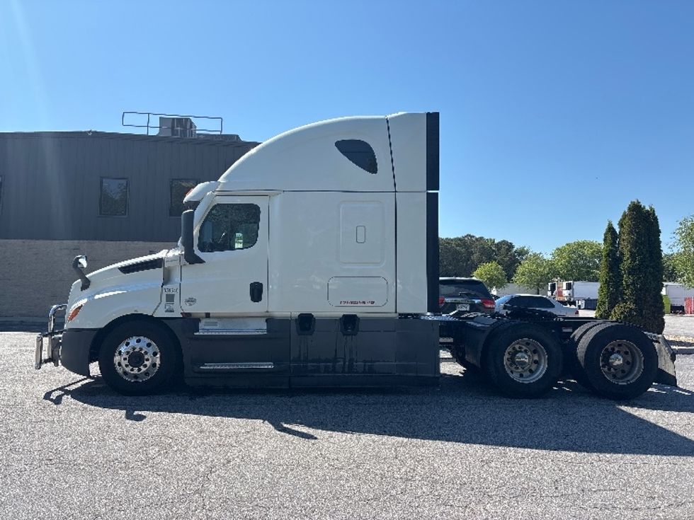 Sleeper Tractor-Heavy Duty Tractors-Freightliner-2020-T12664ST-Prince George-VA-424,035\n\t\tmiles-$ 68,750 - Image 4