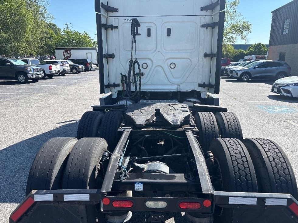 Sleeper Tractor-Heavy Duty Tractors-Freightliner-2020-T12664ST-Prince George-VA-424,035\n\t\tmiles-$ 68,750 - Image 6