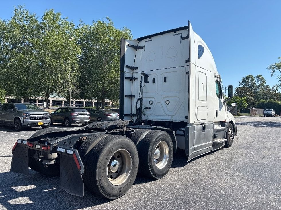 Sleeper Tractor-Heavy Duty Tractors-Freightliner-2020-T12664ST-Prince George-VA-424,035\n\t\tmiles-$ 68,750 - Image 7
