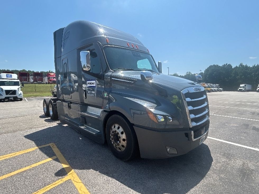 Sleeper Tractor-Heavy Duty Tractors-Freightliner-2020-T12664ST-Prince George-VA-456,926\n\t\tmiles-$ 68,500 - Image 1
