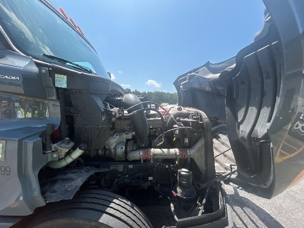 Sleeper Tractor-Heavy Duty Tractors-Freightliner-2020-T12664ST-Prince George-VA-456,926\n\t\tmiles-$ 68,500 - Image 20