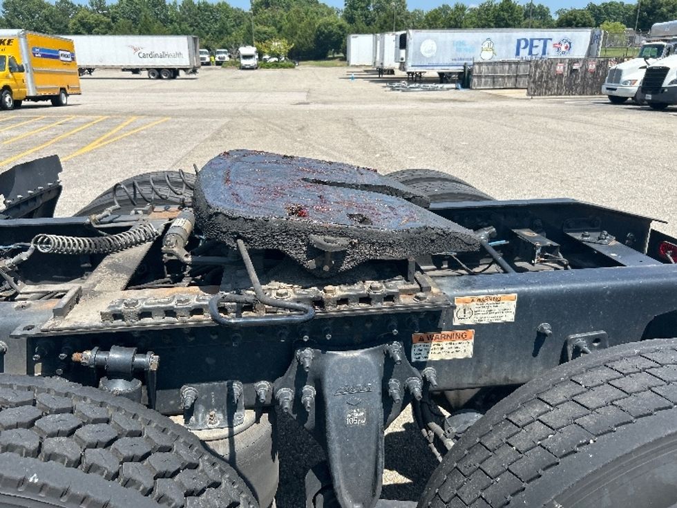 Sleeper Tractor-Heavy Duty Tractors-Freightliner-2020-T12664ST-Prince George-VA-456,926\n\t\tmiles-$ 68,500 - Image 23