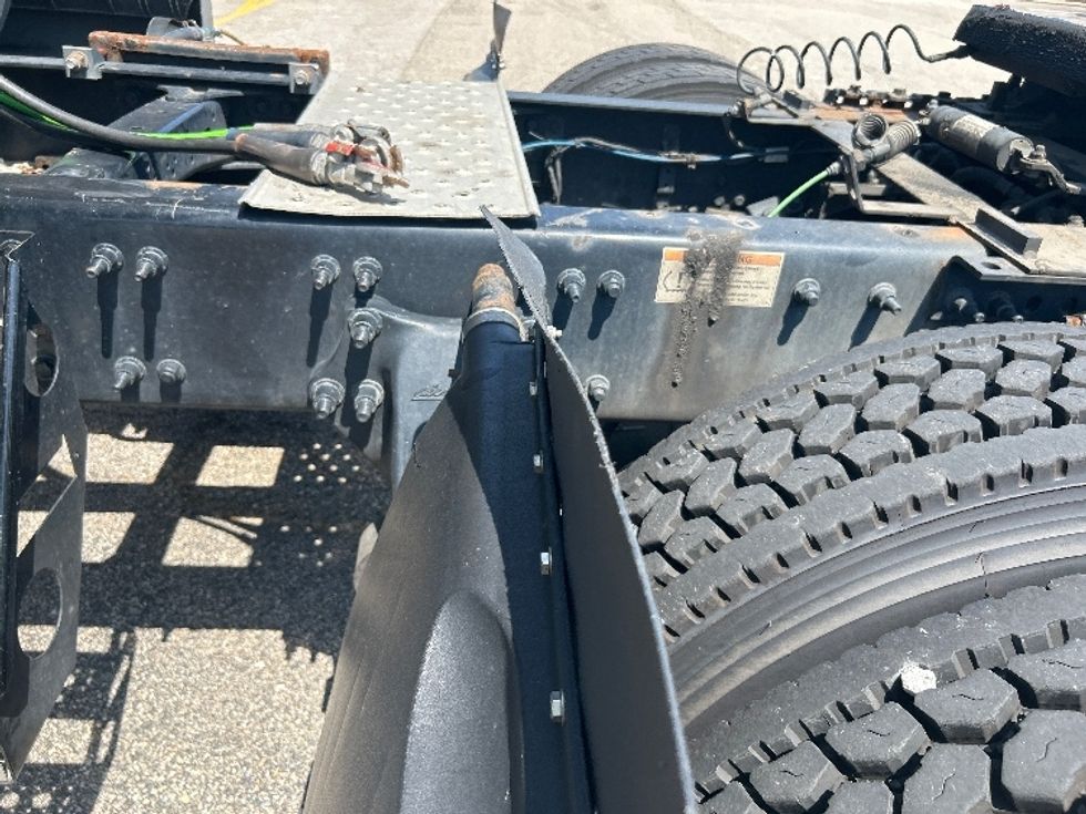 Sleeper Tractor-Heavy Duty Tractors-Freightliner-2020-T12664ST-Prince George-VA-456,926\n\t\tmiles-$ 68,500 - Image 24