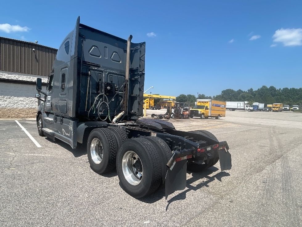 Sleeper Tractor-Heavy Duty Tractors-Freightliner-2020-T12664ST-Prince George-VA-456,926\n\t\tmiles-$ 68,500 - Image 5