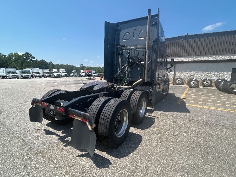 Sleeper Tractor-Heavy Duty Tractors-Freightliner-2020-T12664ST-Prince George-VA-456,926\n\t\tmiles-$ 68,500 - Image 7