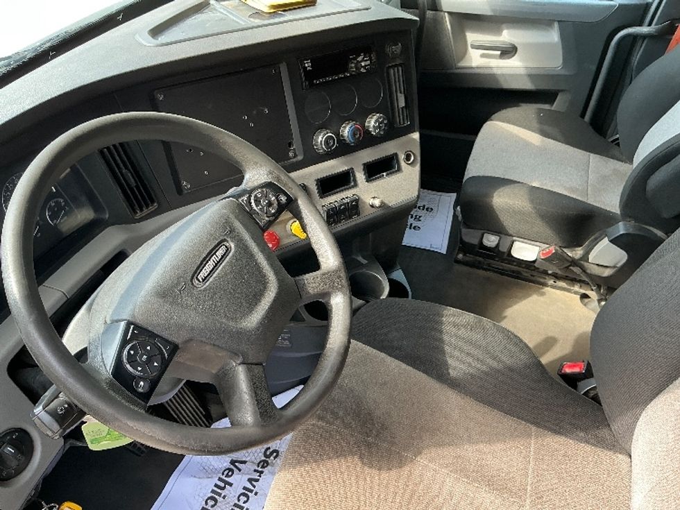 Sleeper Tractor-Heavy Duty Tractors-Freightliner-2020-T12664ST-Prince George-VA-481,235\n\t\tmiles-$ 64,250 - Image 10