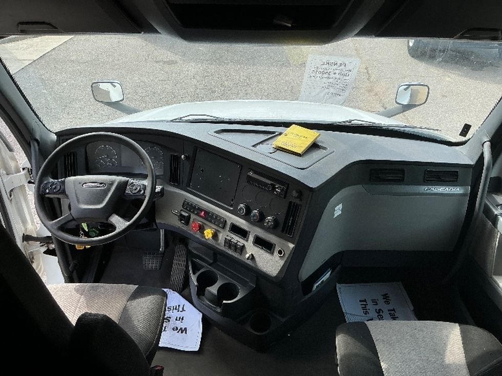 Sleeper Tractor-Heavy Duty Tractors-Freightliner-2020-T12664ST-Prince George-VA-481,235\n\t\tmiles-$ 64,250 - Image 12