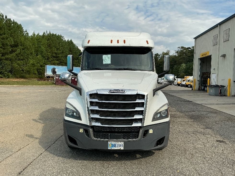 Sleeper Tractor-Heavy Duty Tractors-Freightliner-2020-T12664ST-Prince George-VA-481,235\n\t\tmiles-$ 64,250 - Image 2