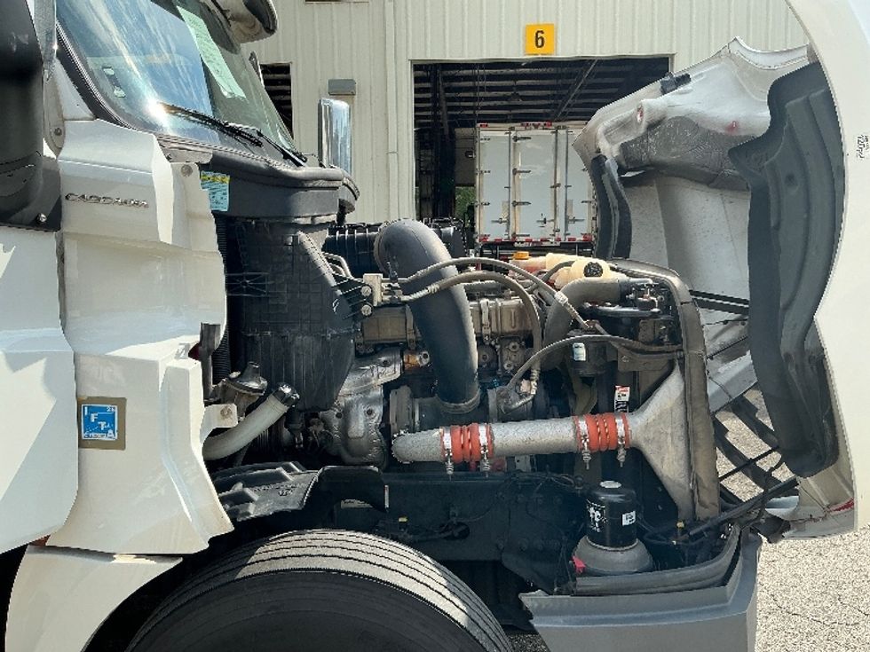 Sleeper Tractor-Heavy Duty Tractors-Freightliner-2020-T12664ST-Prince George-VA-481,235\n\t\tmiles-$ 64,250 - Image 20