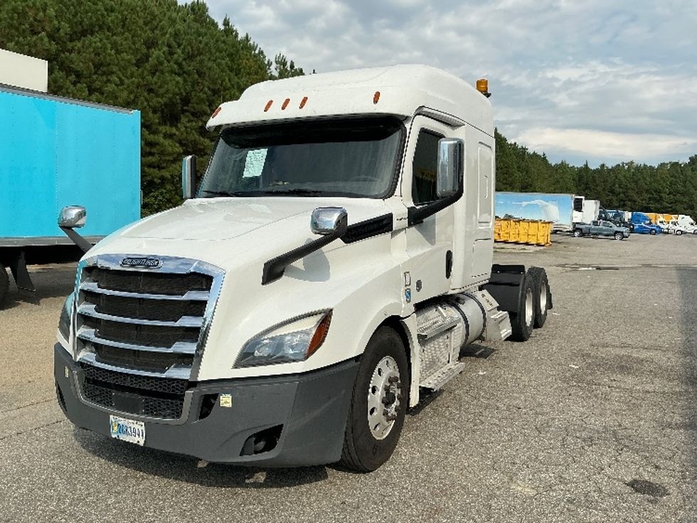 Sleeper Tractor-Heavy Duty Tractors-Freightliner-2020-T12664ST-Prince George-VA-481,235\n\t\tmiles-$ 64,250 - Image 3