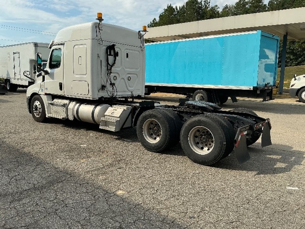 Sleeper Tractor-Heavy Duty Tractors-Freightliner-2020-T12664ST-Prince George-VA-481,235\n\t\tmiles-$ 64,250 - Image 5