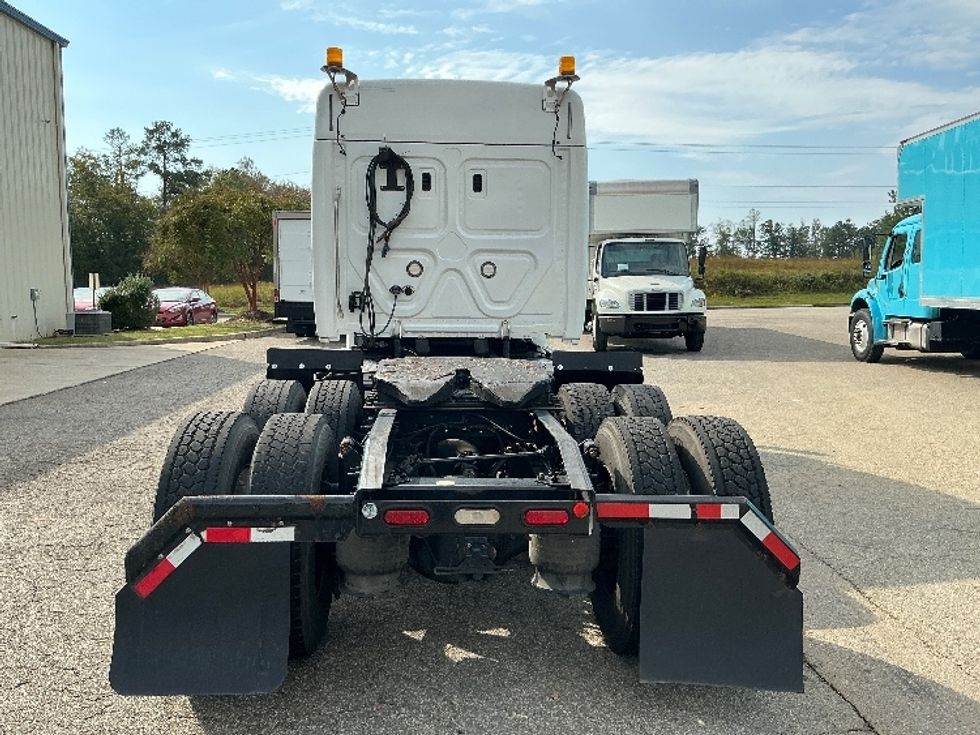 Sleeper Tractor-Heavy Duty Tractors-Freightliner-2020-T12664ST-Prince George-VA-481,235\n\t\tmiles-$ 64,250 - Image 6