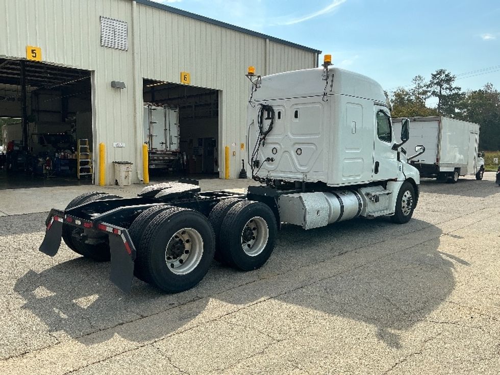 Sleeper Tractor-Heavy Duty Tractors-Freightliner-2020-T12664ST-Prince George-VA-481,235\n\t\tmiles-$ 64,250 - Image 7