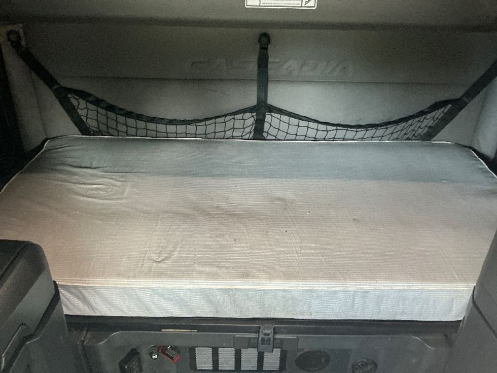 Sleeper Tractor-Heavy Duty Tractors-Freightliner-2020-T12664ST-Prince George-VA-483,111\n\t\tmiles-$ 67,750 - Image 16