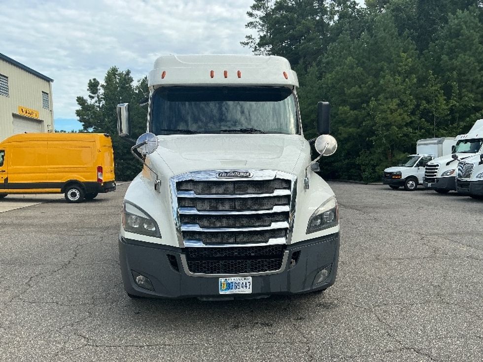 Sleeper Tractor-Heavy Duty Tractors-Freightliner-2020-T12664ST-Prince George-VA-483,111\n\t\tmiles-$ 67,750 - Image 2