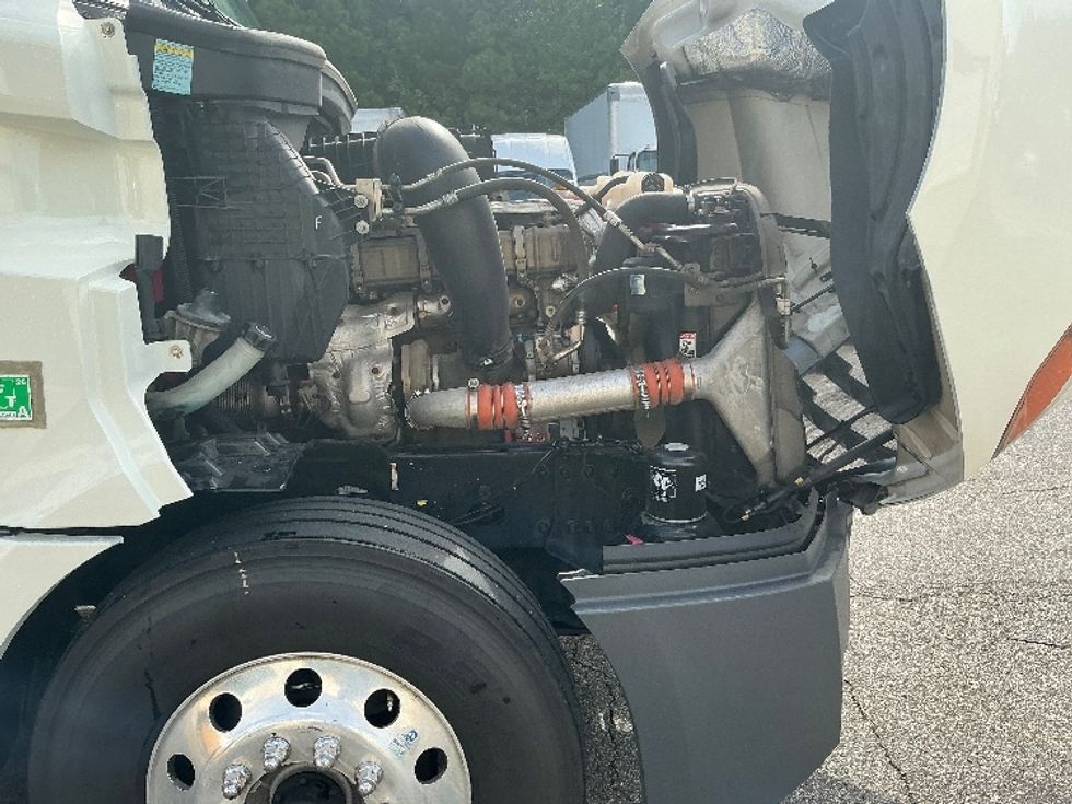 Sleeper Tractor-Heavy Duty Tractors-Freightliner-2020-T12664ST-Prince George-VA-483,111\n\t\tmiles-$ 67,750 - Image 20