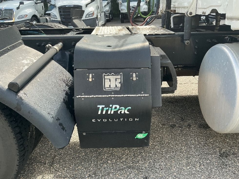 Sleeper Tractor-Heavy Duty Tractors-Freightliner-2020-T12664ST-Prince George-VA-483,111\n\t\tmiles-$ 67,750 - Image 23