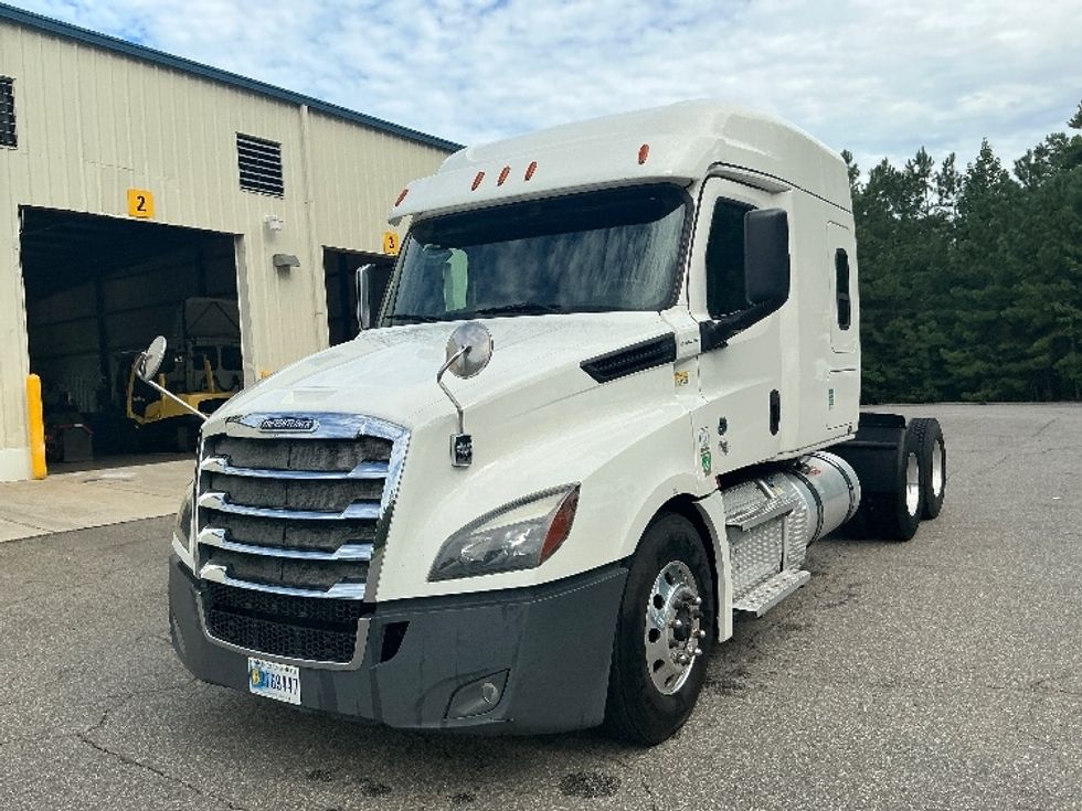 Sleeper Tractor-Heavy Duty Tractors-Freightliner-2020-T12664ST-Prince George-VA-483,111\n\t\tmiles-$ 67,750 - Image 3