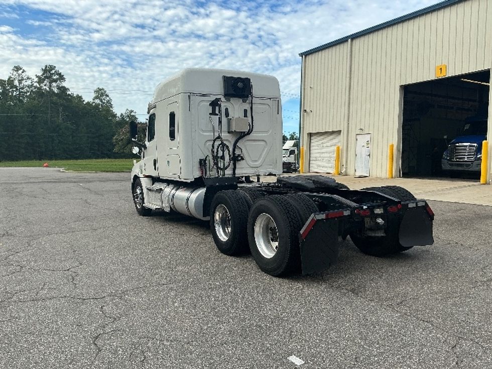 Sleeper Tractor-Heavy Duty Tractors-Freightliner-2020-T12664ST-Prince George-VA-483,111\n\t\tmiles-$ 67,750 - Image 5