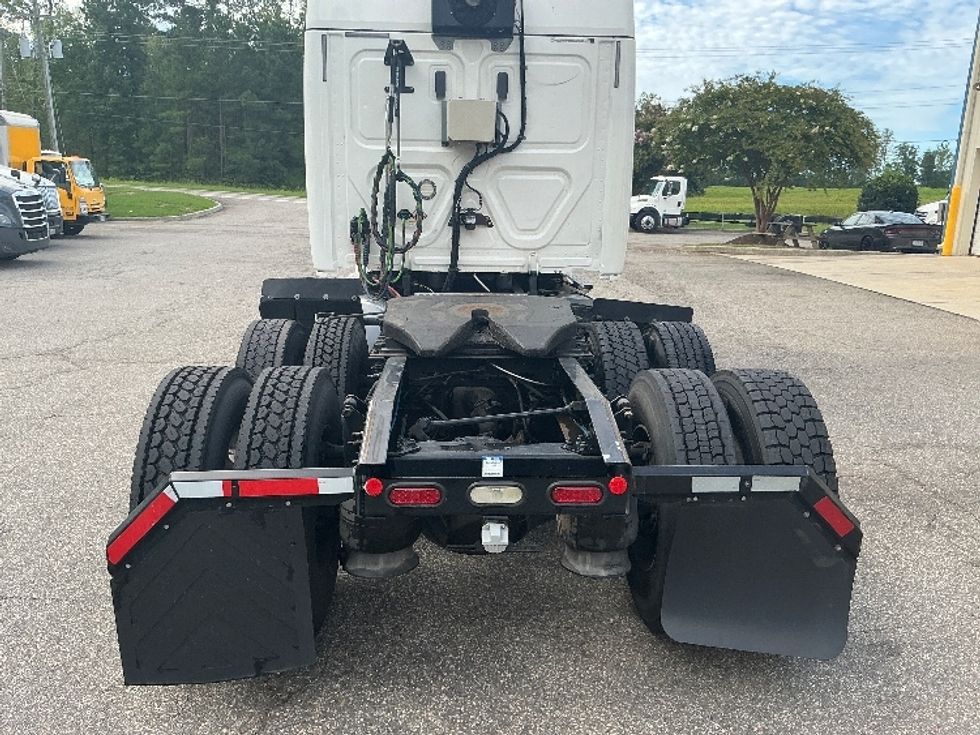 Sleeper Tractor-Heavy Duty Tractors-Freightliner-2020-T12664ST-Prince George-VA-483,111\n\t\tmiles-$ 67,750 - Image 6