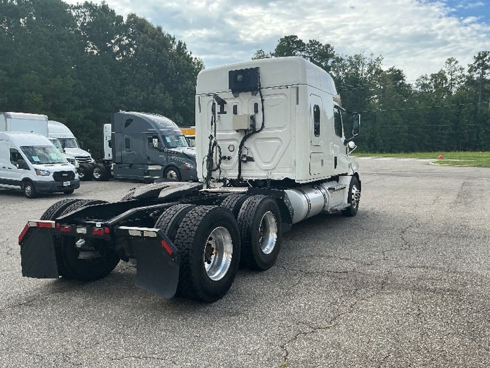 Sleeper Tractor-Heavy Duty Tractors-Freightliner-2020-T12664ST-Prince George-VA-483,111\n\t\tmiles-$ 67,750 - Image 7