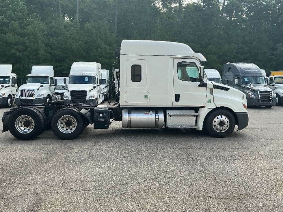 Sleeper Tractor-Heavy Duty Tractors-Freightliner-2020-T12664ST-Prince George-VA-483,111\n\t\tmiles-$ 67,750 - Image 8