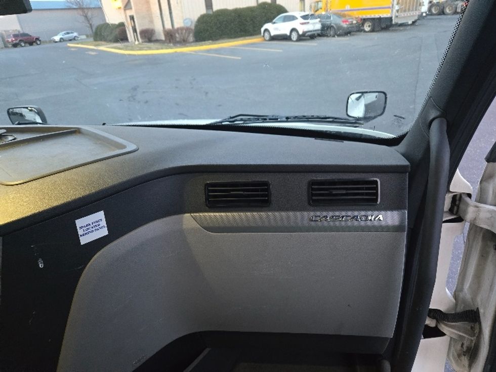 Sleeper Tractor-Heavy Duty Tractors-Freightliner-2020-T12664ST-Prince George-VA-565,276\n\t\tmiles-$ 53,750 - Image 14