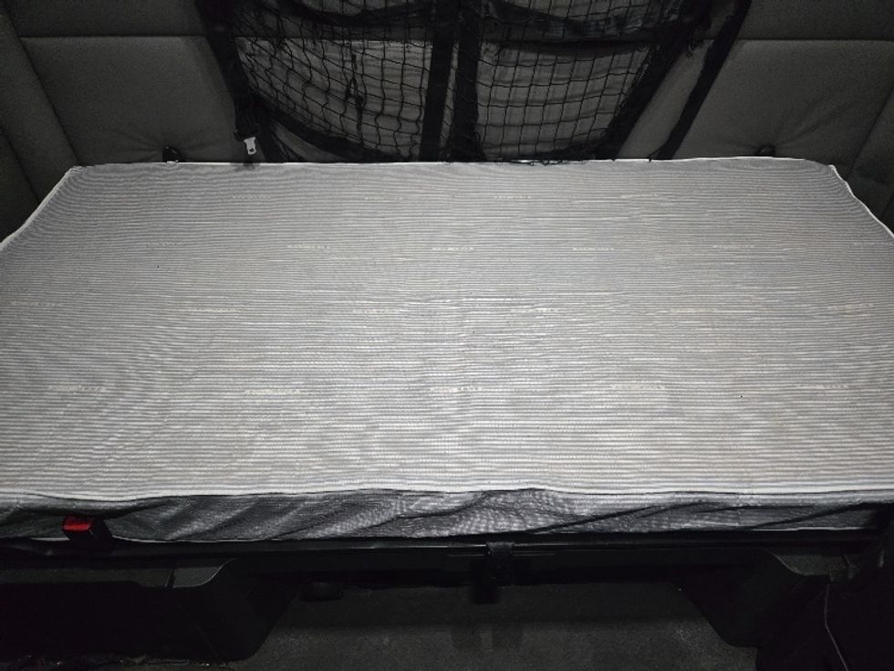 Sleeper Tractor-Heavy Duty Tractors-Freightliner-2020-T12664ST-Prince George-VA-565,276\n\t\tmiles-$ 53,750 - Image 17