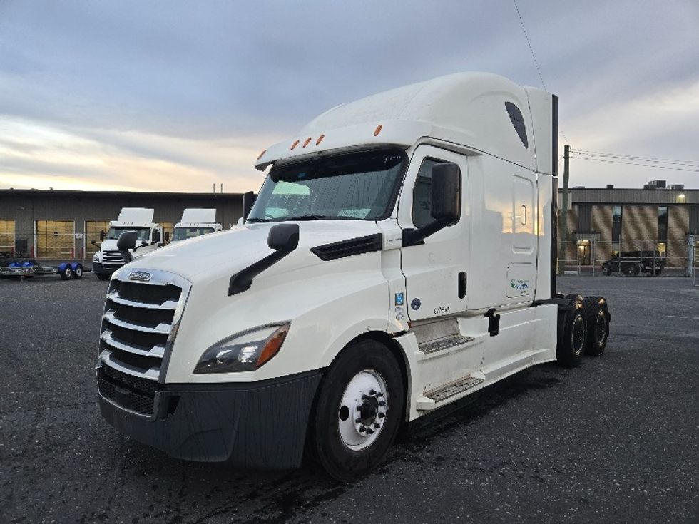 Sleeper Tractor-Heavy Duty Tractors-Freightliner-2020-T12664ST-Prince George-VA-565,276\n\t\tmiles-$ 53,750 - Image 3