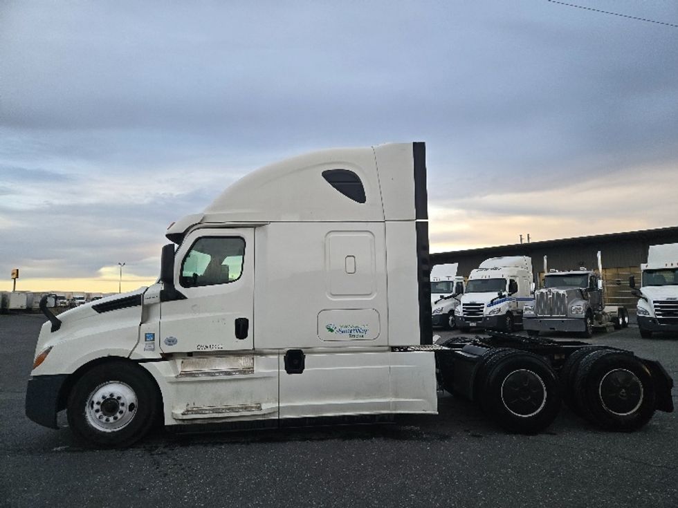 Sleeper Tractor-Heavy Duty Tractors-Freightliner-2020-T12664ST-Prince George-VA-565,276\n\t\tmiles-$ 53,750 - Image 4