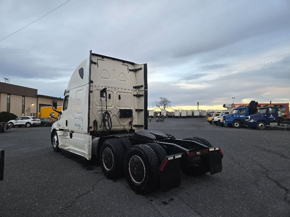 Sleeper Tractor-Heavy Duty Tractors-Freightliner-2020-T12664ST-Prince George-VA-565,276\n\t\tmiles-$ 53,750 - Image 5