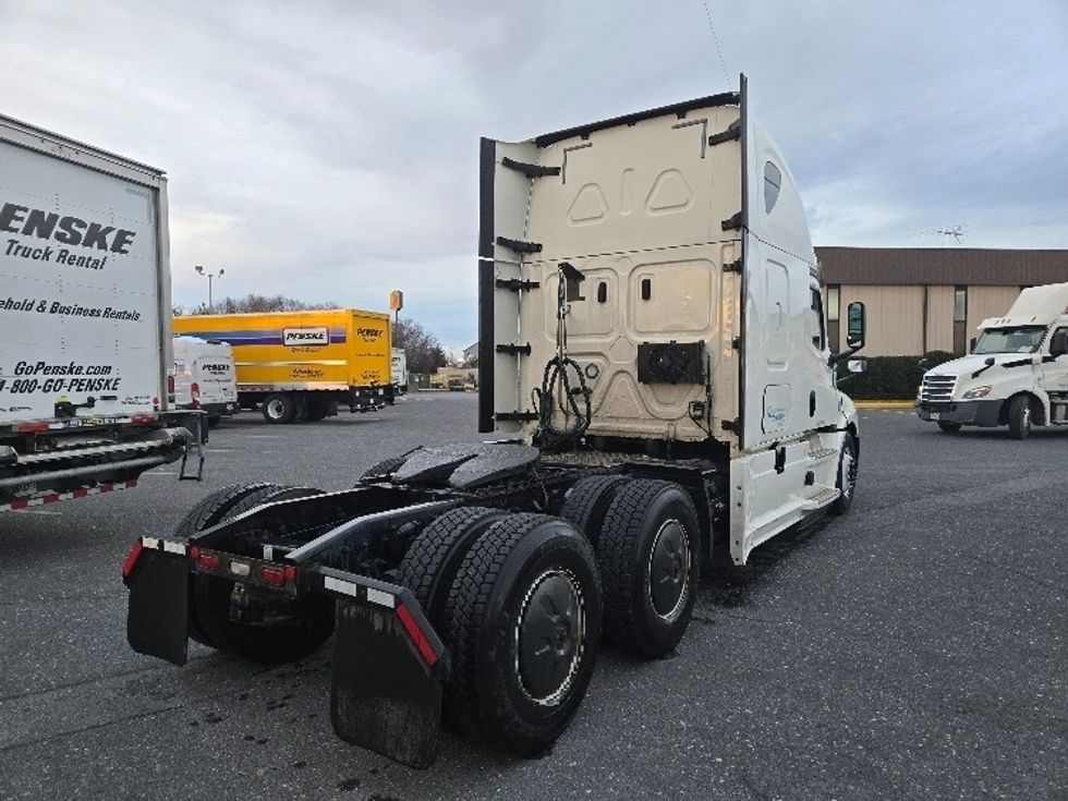 Sleeper Tractor-Heavy Duty Tractors-Freightliner-2020-T12664ST-Prince George-VA-565,276\n\t\tmiles-$ 53,750 - Image 7