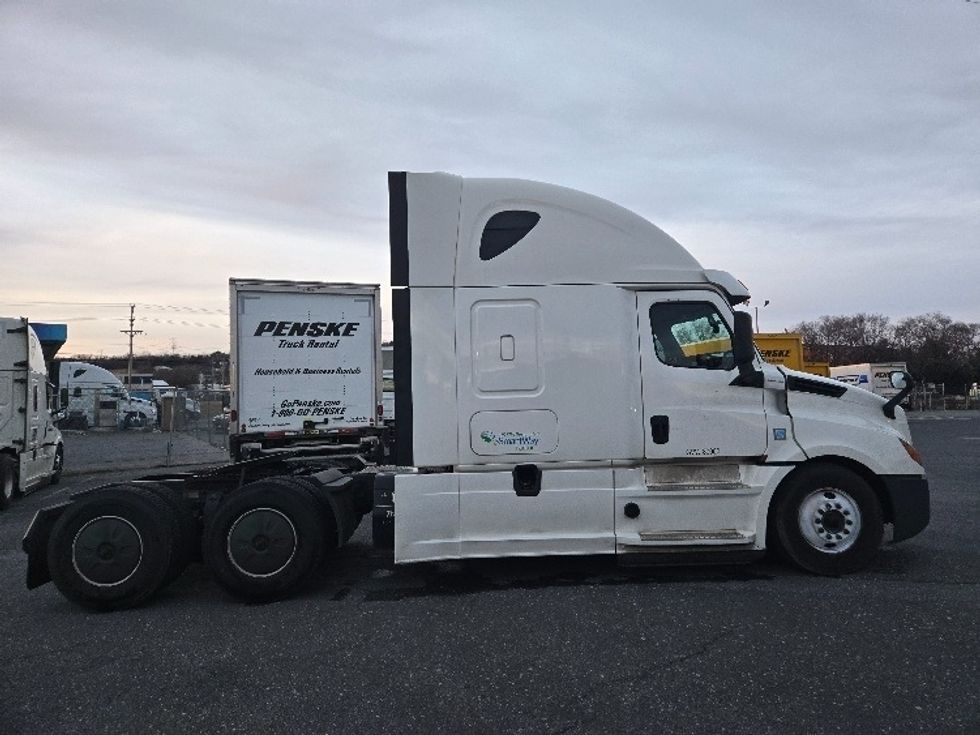 Sleeper Tractor-Heavy Duty Tractors-Freightliner-2020-T12664ST-Prince George-VA-565,276\n\t\tmiles-$ 53,750 - Image 8