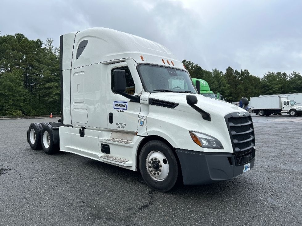 Sleeper Tractor-Heavy Duty Tractors-Freightliner-2020-T12664ST-Prince George-VA-602,840\n\t\tmiles-$ 53,250 - Image 1