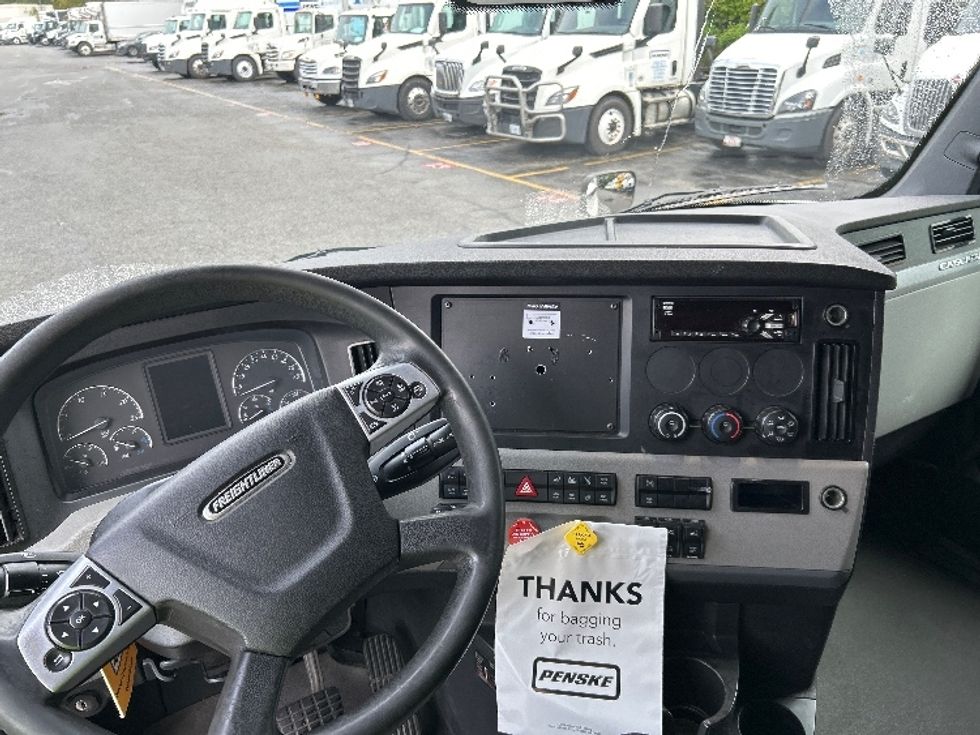 Sleeper Tractor-Heavy Duty Tractors-Freightliner-2020-T12664ST-Prince George-VA-602,840\n\t\tmiles-$ 53,250 - Image 10